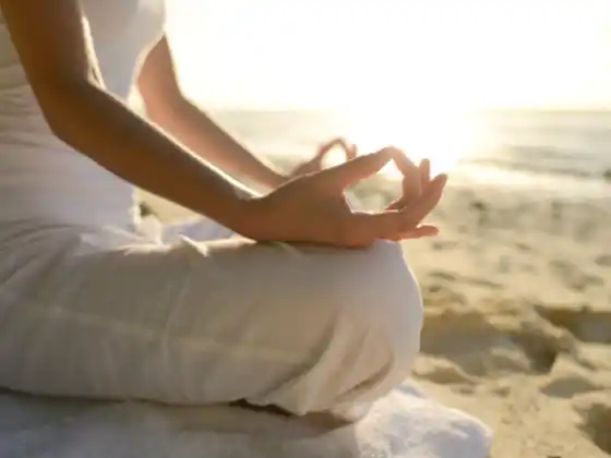 Mantra meditáció pránájámával és csakra vizualizációval: 15 perc